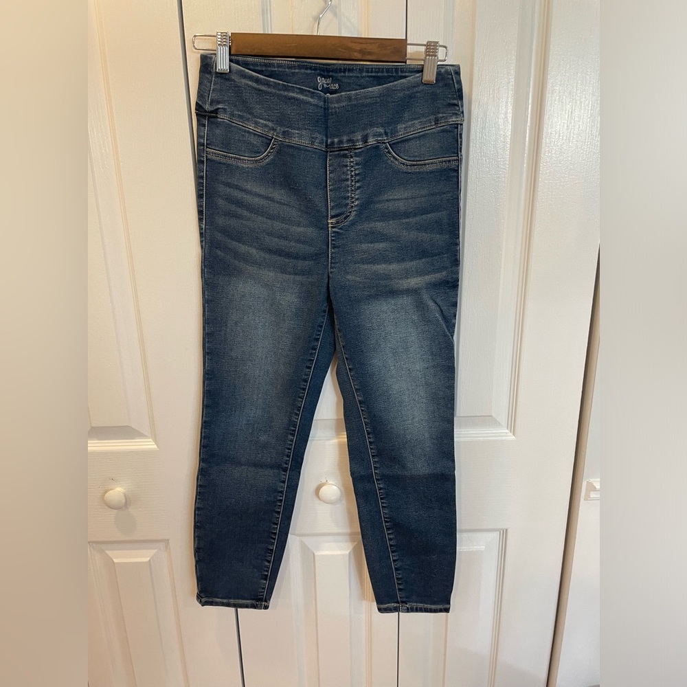 pull-on grace & lace capri jeans